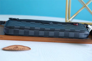 Makersluxe - Louis Vuittons  - 10377