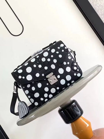 Makersluxe - Louis Vuittons  - 15264