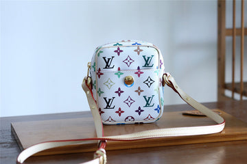 Makersluxe - Louis Vuittons  - 9395