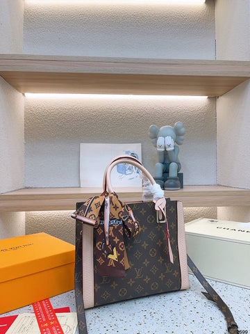 Makersluxe - Louis Vuittons  - 14903