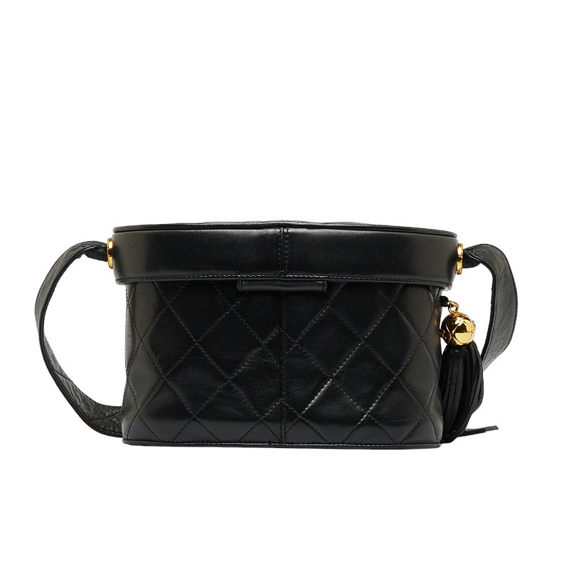 Chanel CC Tassel Quilted Leather Vanity Crossbody Bag Leather Crossbody Bag in Good condition