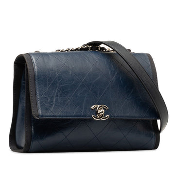 Chanel Quilted Leather Shoulder Bag Leather Shoulder Bag in Good condition