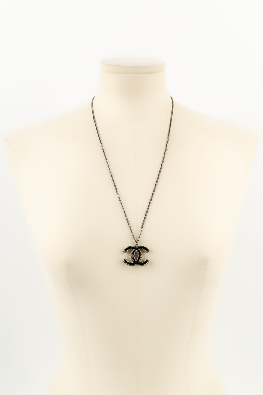 Collier cc Chanel Défilé