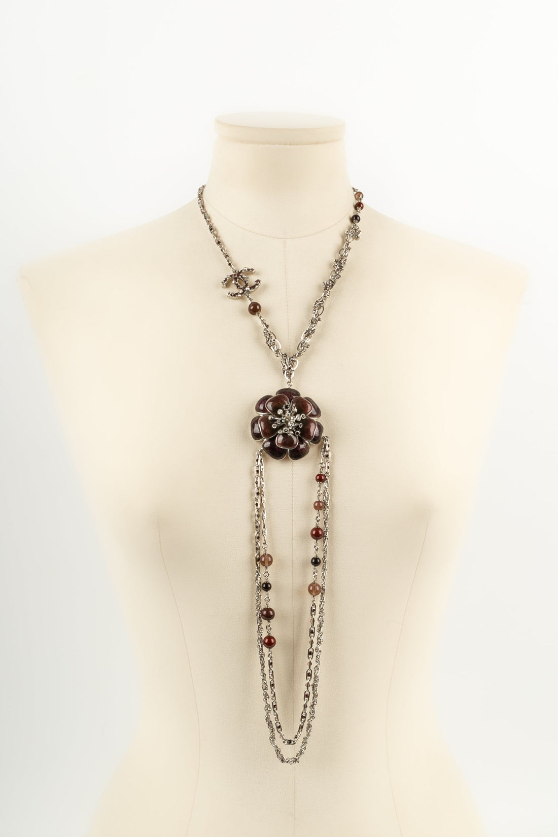 Collier camélia Chanel
