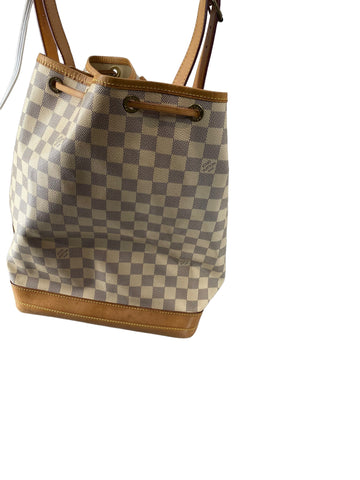 HandBag Luxury Designer By Louis Vuitton  Size: Large