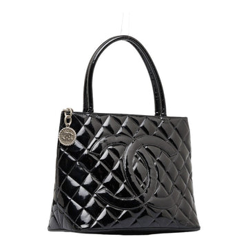 Chanel CC Patent Leather Medallion Tote Leather Tote Bag in Good condition