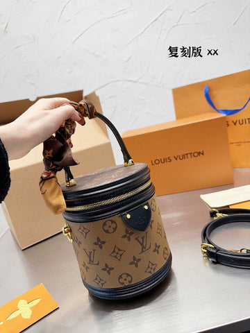 Makersluxe - Louis Vuittons  - 15129