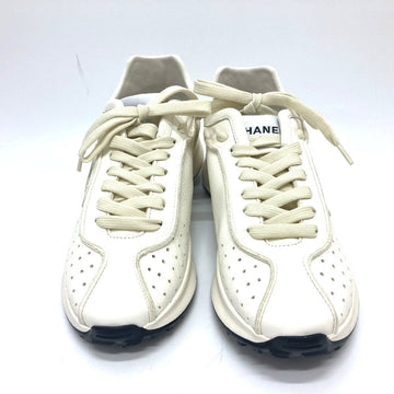 CHANEL sneakers G46252 leather white 25C Cruise Collection Show 38