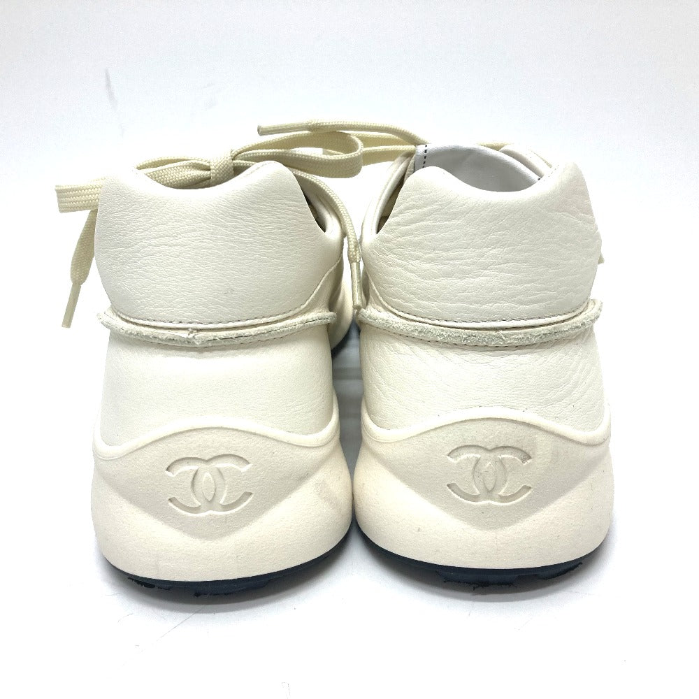 CHANEL sneakers G46252 leather white 25C Cruise Collection Show 38