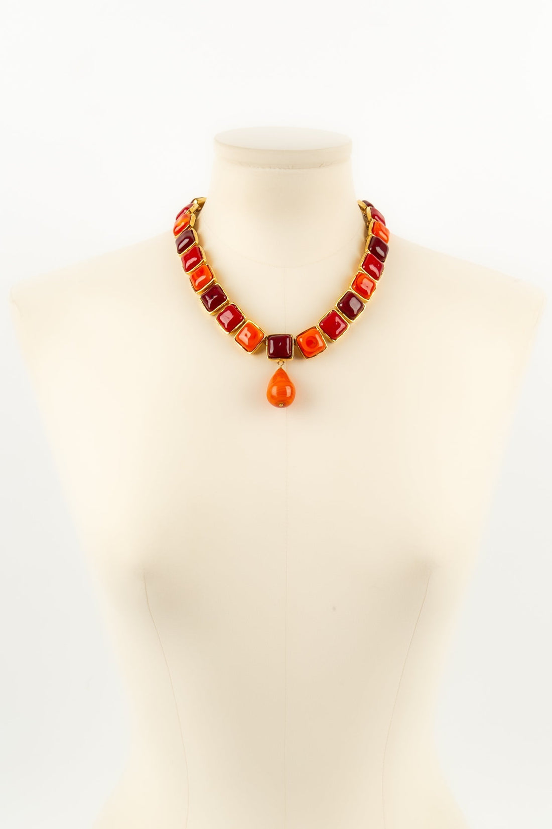 Collier en pâte de verre Chanel 1990s
