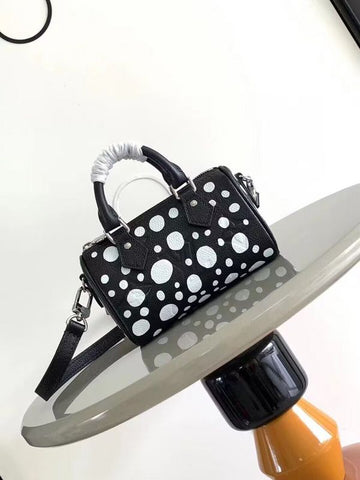Makersluxe - Louis Vuittons  - 15266