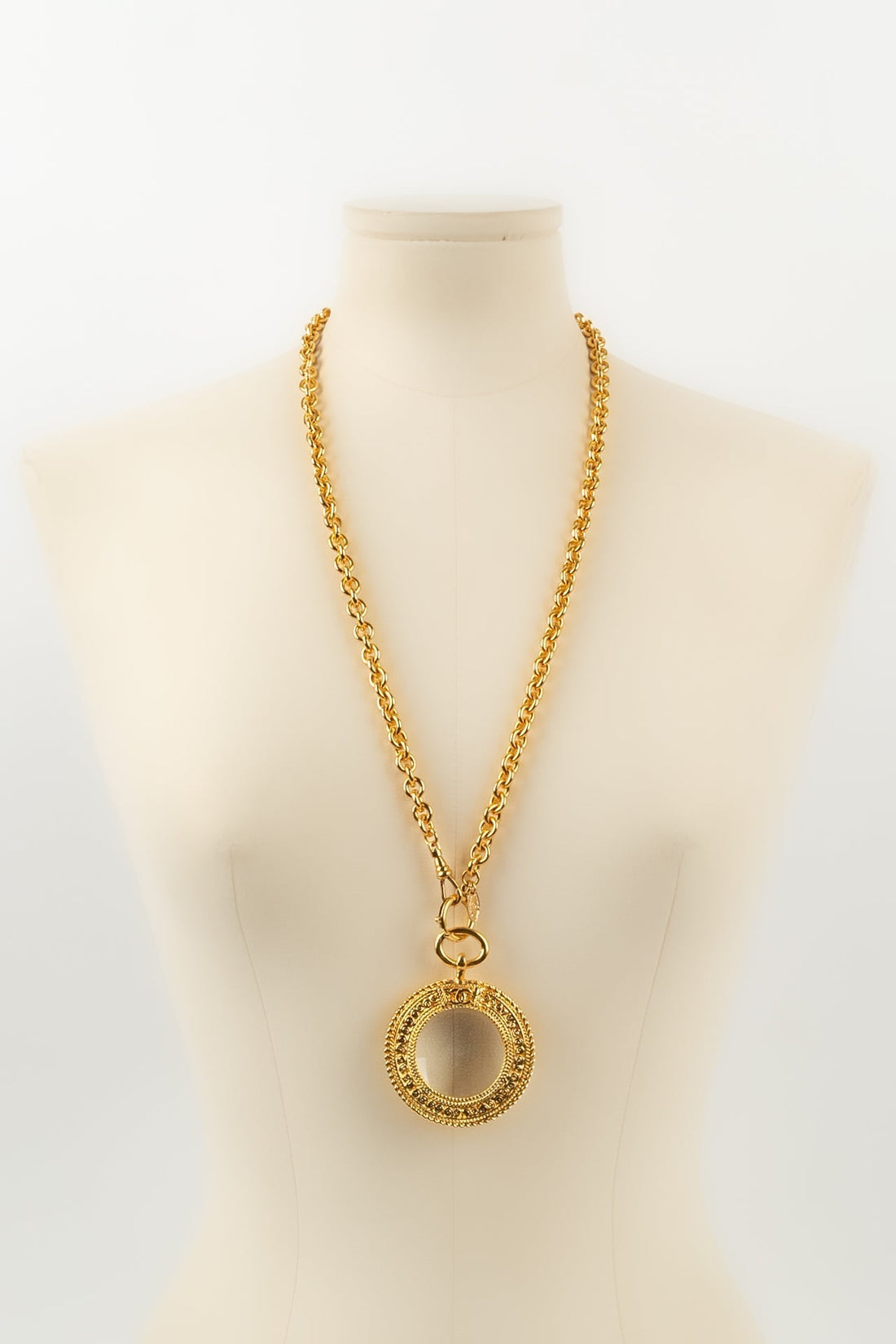 Collier loupe Chanel