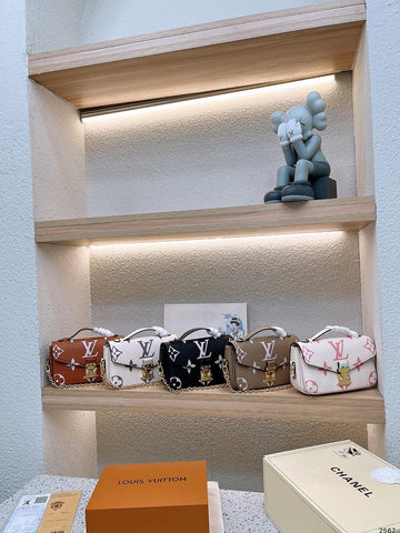 Makersluxe - Louis Vuittons  - 15113