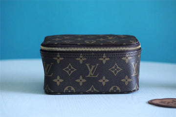 Makersluxe - Louis Vuittons  - 9204