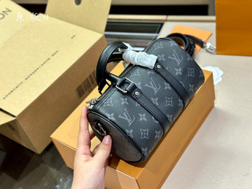 Makersluxe - Louis Vuittons  - 15040