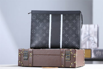 Makersluxe - Louis Vuittons  - 10932