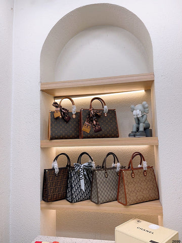 Makersluxe - Louis Vuittons  - 14902