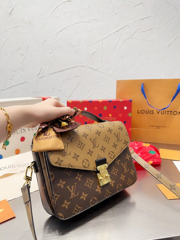 Makersluxe - Louis Vuittons  - 15056