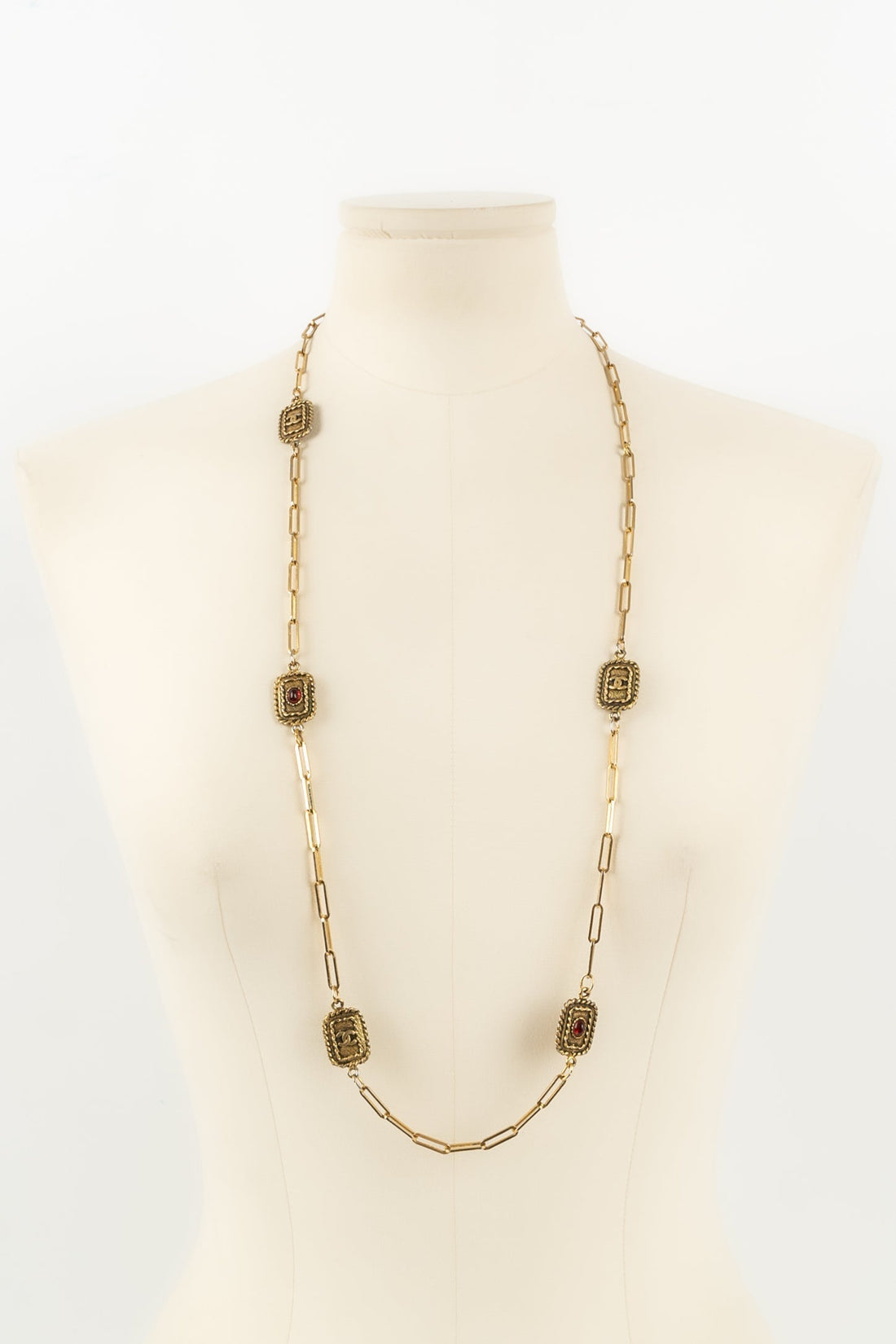 Collier doré Chanel 1984