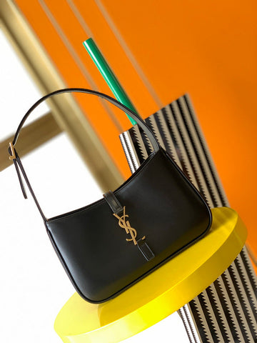 Makersluxes - Latest - 8577
