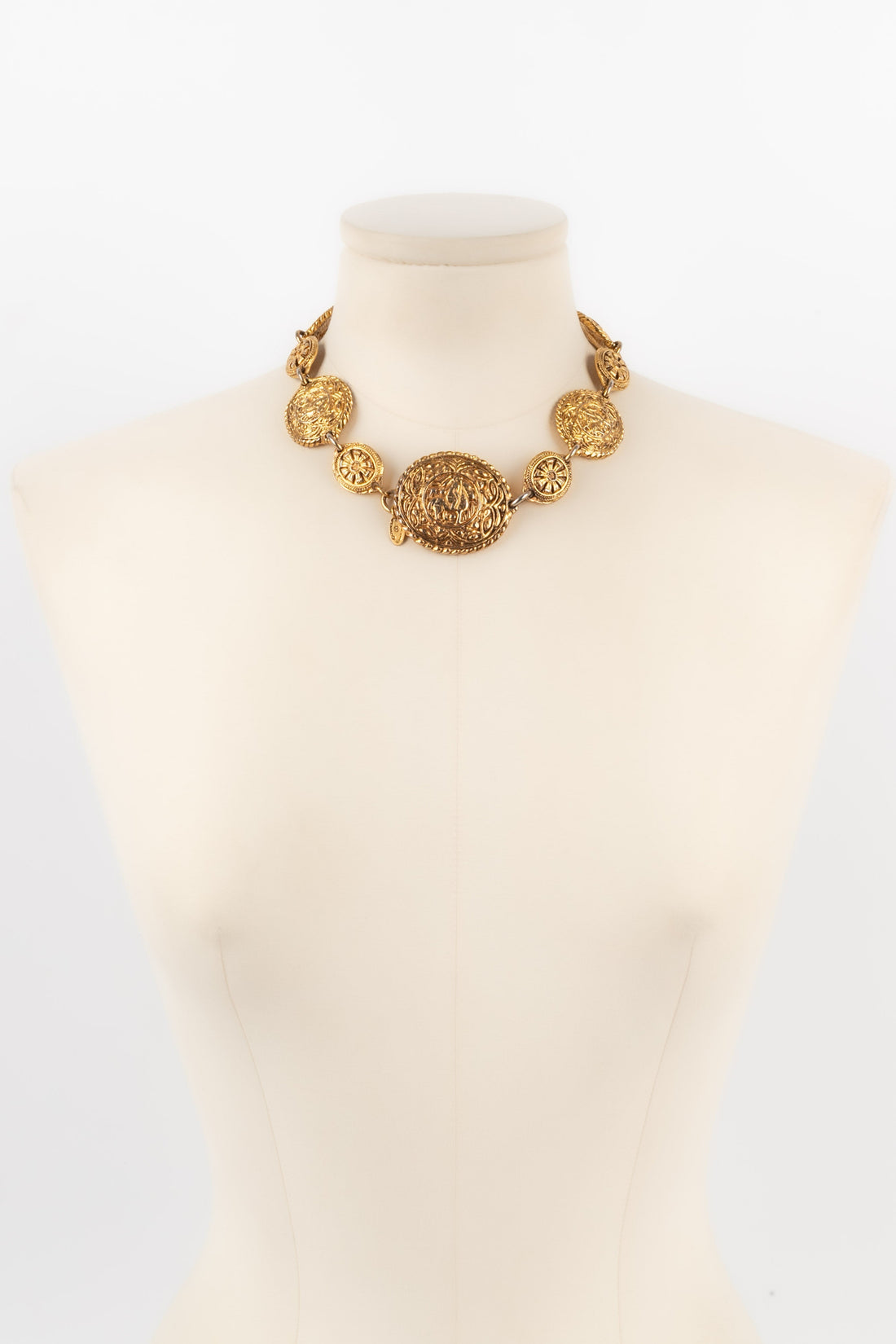 Collier doré Chanel 1980s