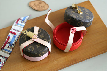 Makersluxe - Louis Vuittons  - 9356