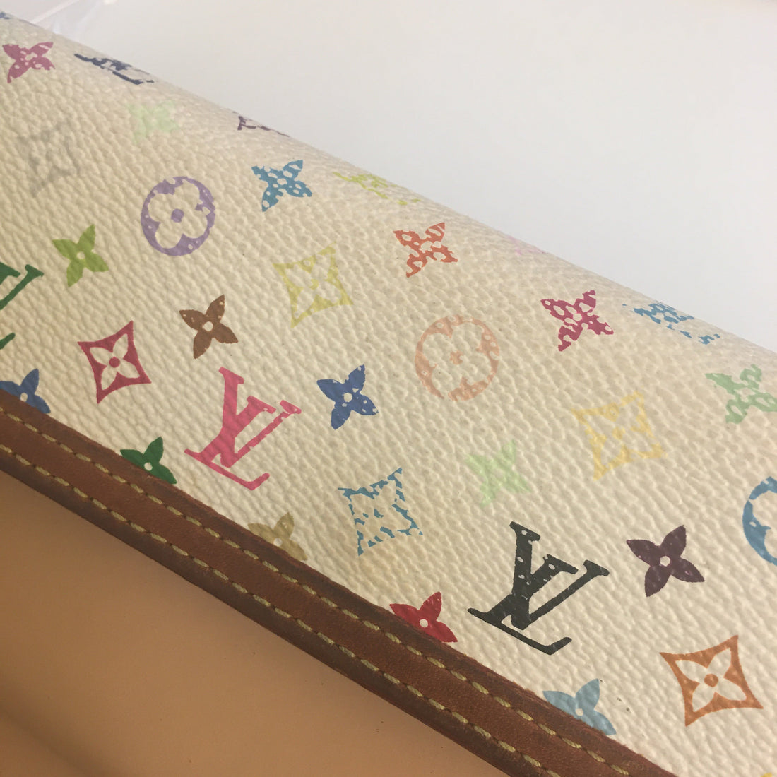 LOUIS VUITTON Wallet in White Canvas