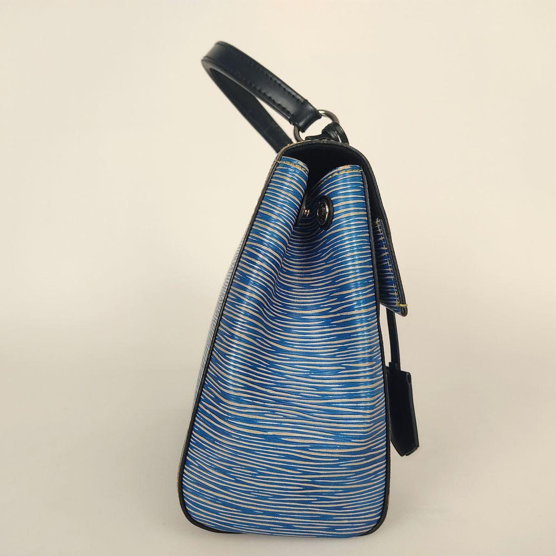 LOUIS VUITTON Cluny bag in light blue epi leather