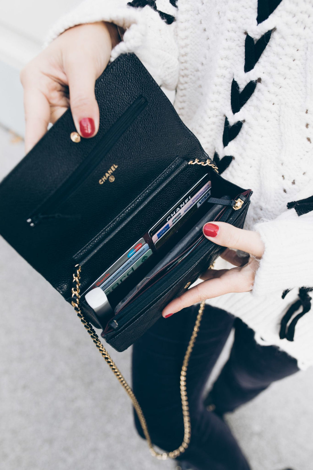 Chanel Wallet On Chain – WOC Chevron Lambskin Black SiLouis Vuittoner-Toned