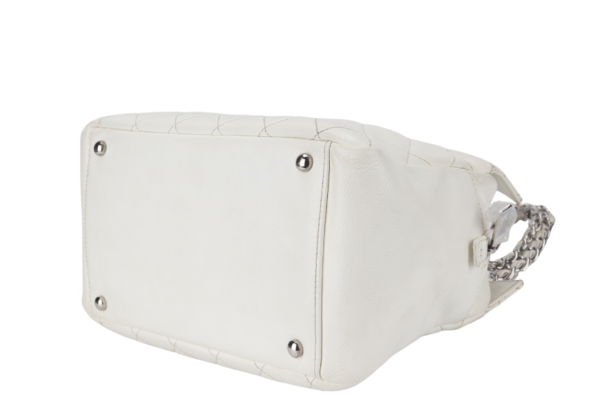 CHANEL PST WHITE (1044xxxx) CAVIAR LEATHER SILVER HARDWARE WITH DUST COVER
