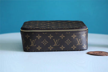 Makersluxe - Louis Vuittons  - 9329