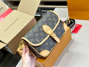 Makersluxe - Louis Vuittons  - 15093