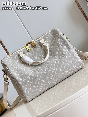 Makersluxe - Louis Vuittons  - 15337