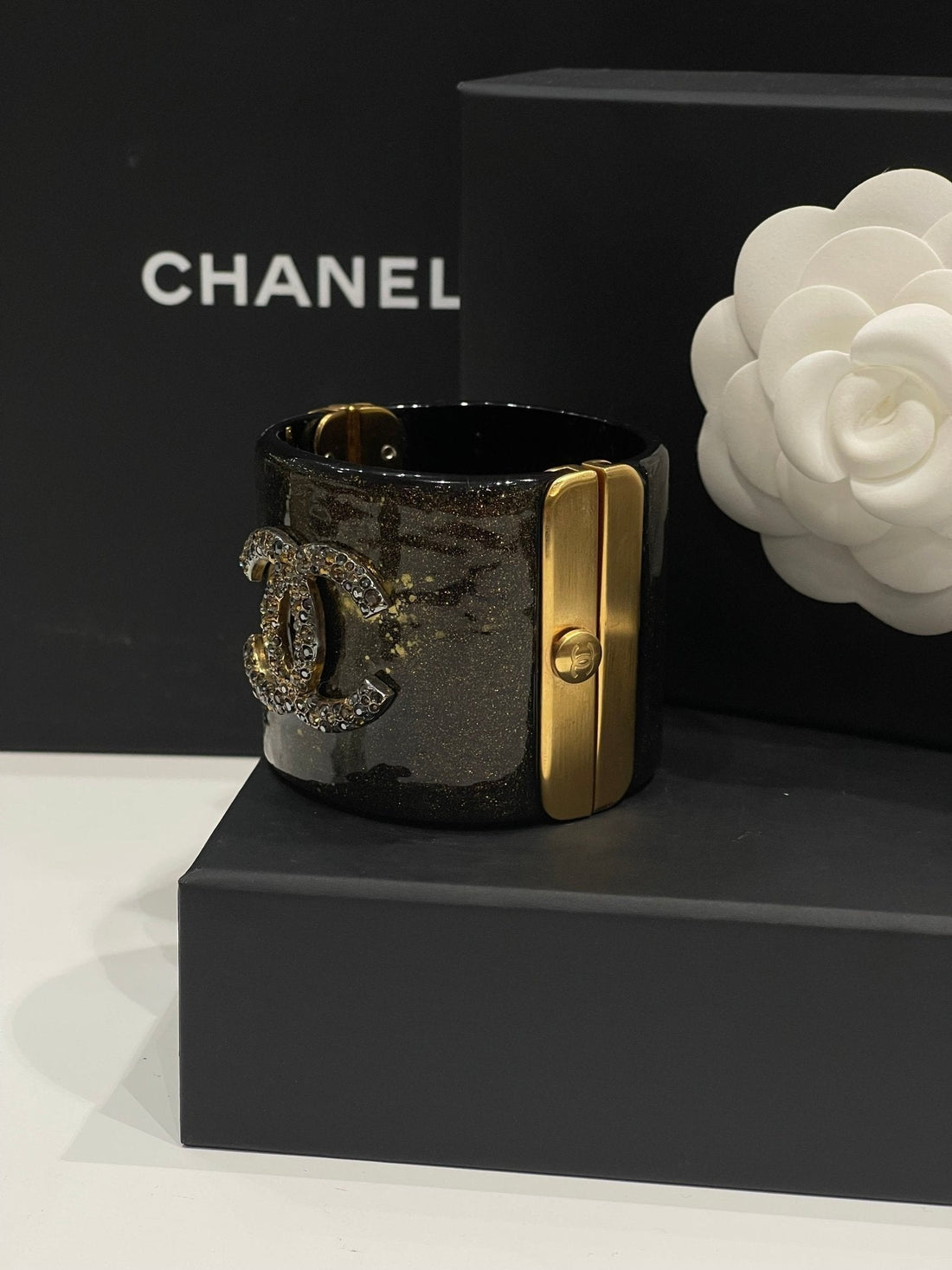 Chanel - Manchette strass bronze