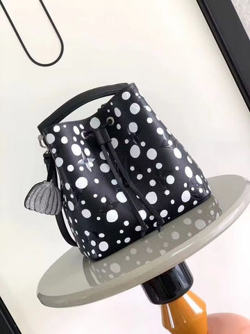 Makersluxe - Louis Vuittons  - 15262