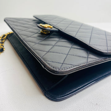 CHANEL Vintage Black Quilted Lambskin Leather Medium Single Chain Flap Bag in NEW CONDITION