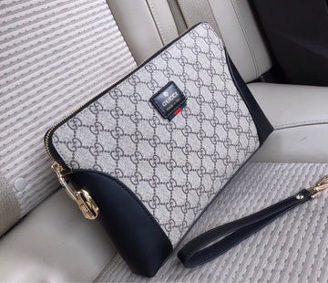 Gucci clutch/ wristlet